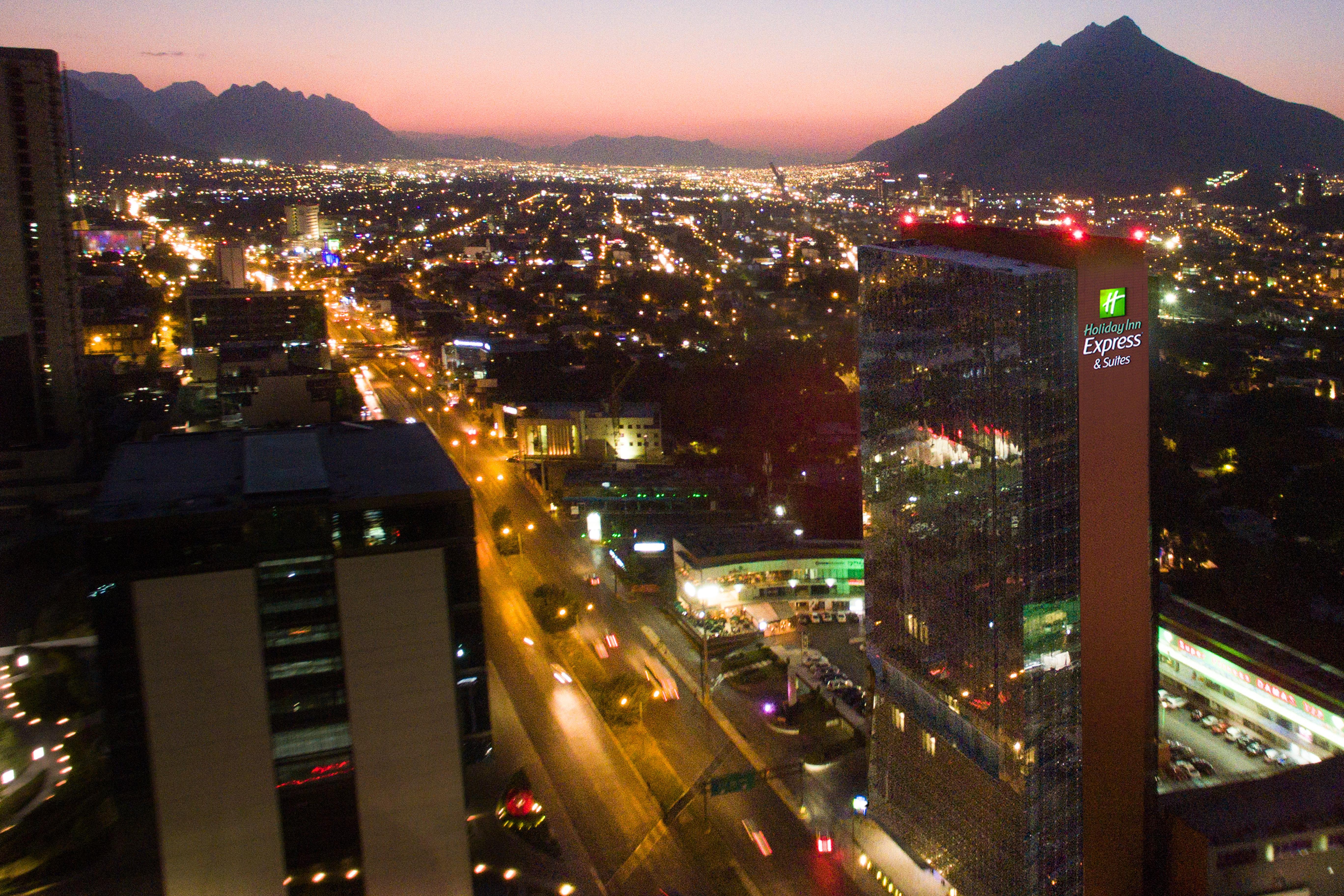 Holiday Inn Express & Suites Monterrey Valle By Ihg San Pedro Garza Garcia Экстерьер фото
